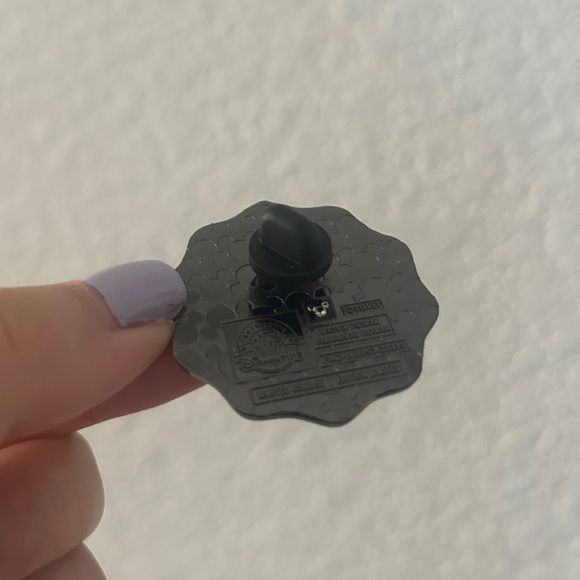 Mickey Mouse Disney Pride Collection 2024 Rainbow Pin (Limited Edition)- NEW - Picture 8 of 13